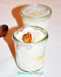 Glace à la vanille et cacahuètes caramélisées